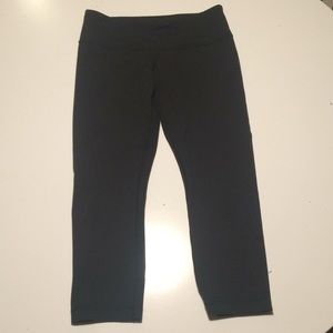 Lululemon size 6 wunder under crop